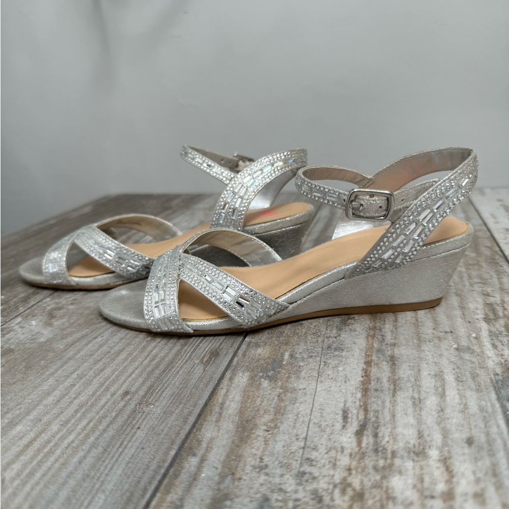 Girls size 1 high heeled sandals